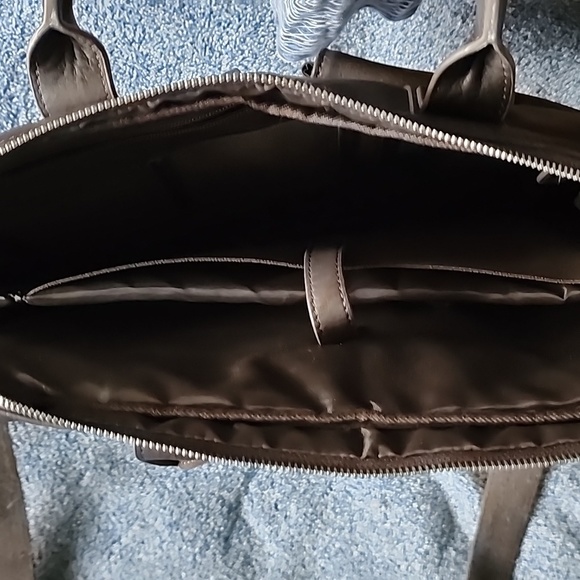 Bugatti pur leather briefcase - Picture 3 of 4